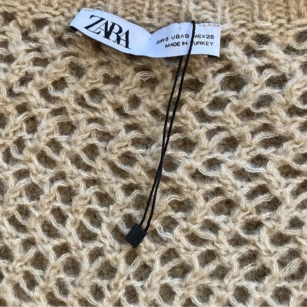 ZARA SHORT KNIT CROP TOP